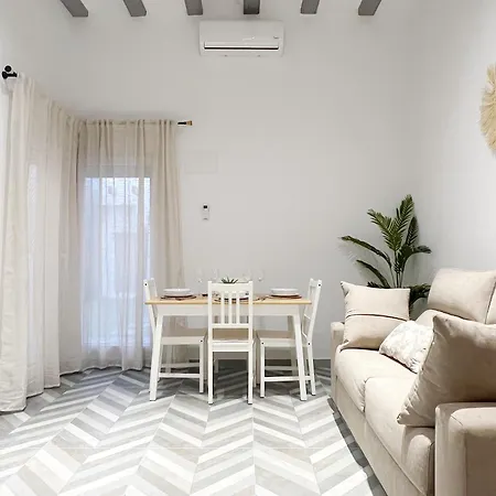 Encantador Vigas De Madera Apartment